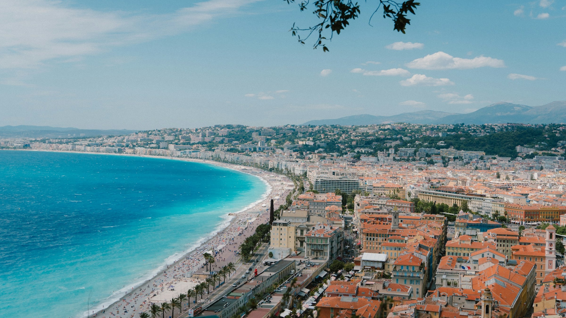 Baie des Anges et Promenade des Anglais à Nice vue depuis la Colline du Château